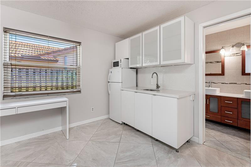 ROYAL PALM SOUTH SEC 2 - Residential Lease