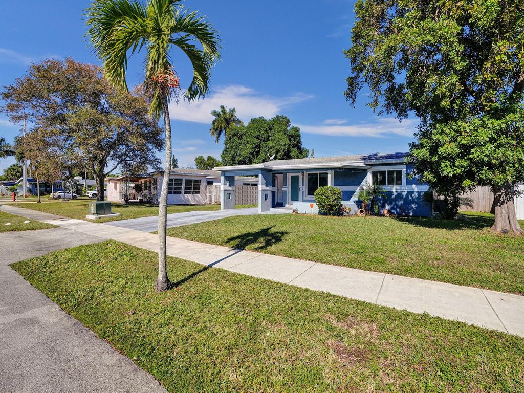 Photo of 3231 SW 18th Street, Fort Lauderdale, FL 33312 (MLS # F10415047)