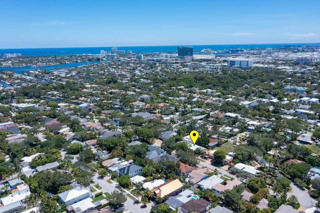 Photo of 810 SE 10th Street, Fort Lauderdale, FL 33316 (MLS # F10548556)