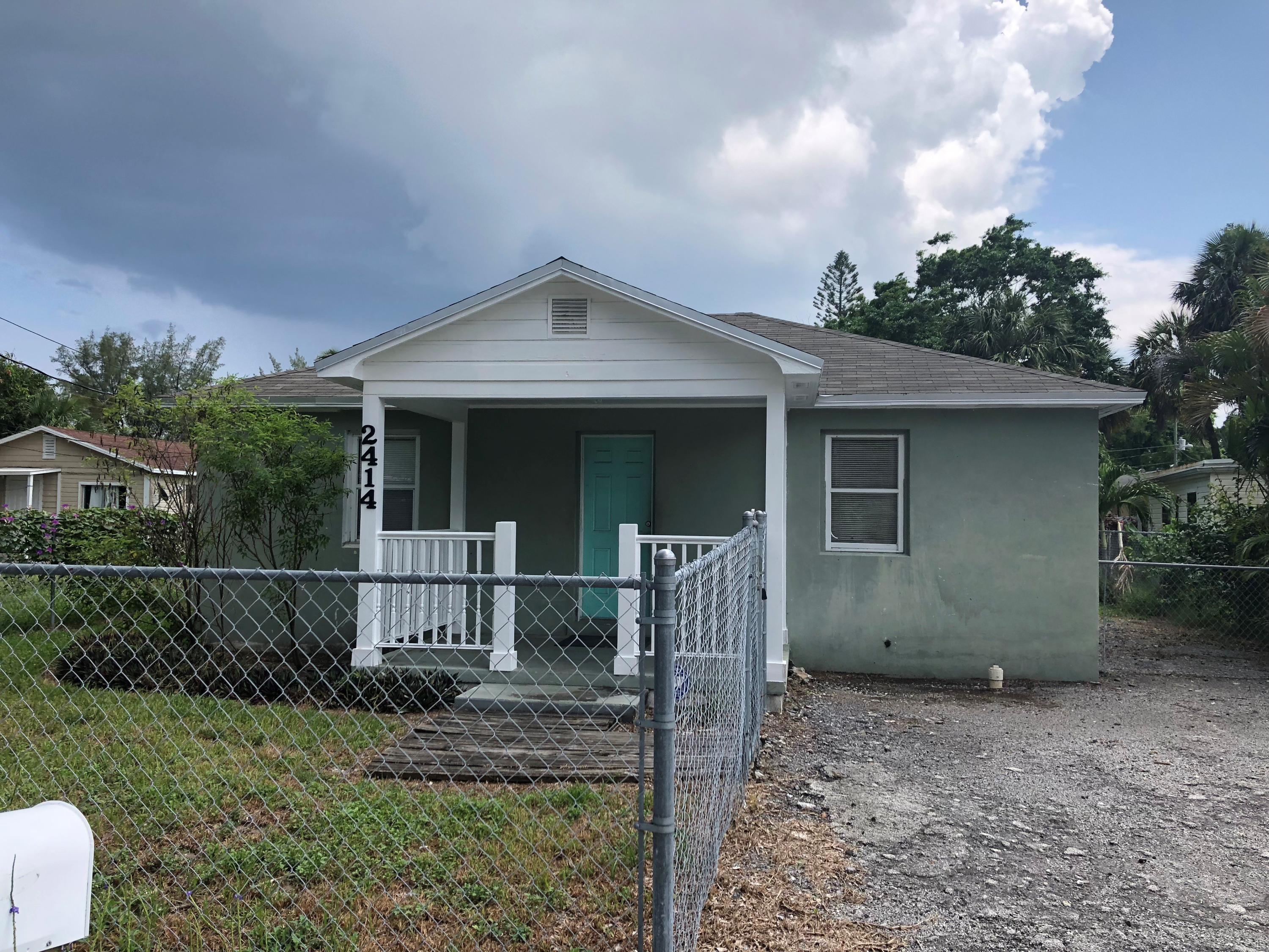 Very clean 2 bedroom, 1 bath CBS home in Westgate with a brand new roof. Great as a rental investment property or starter home. Large shed in the back. Large fenced in yard. Close to downtown, shopping, restaurants and more.