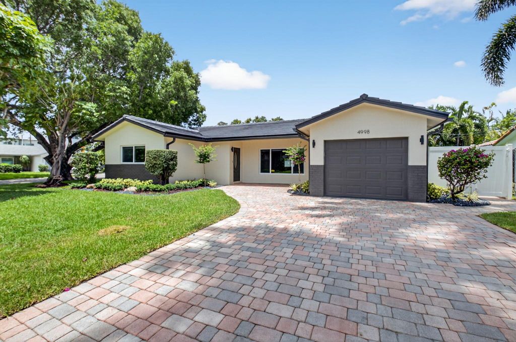 Photo of 4998 NW 4th Avenue, Boca Raton, FL 33431 (MLS # R11107001)