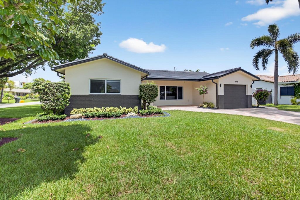 Photo of 4998 NW 4th Avenue, Boca Raton, FL 33431 (MLS # R11107001)