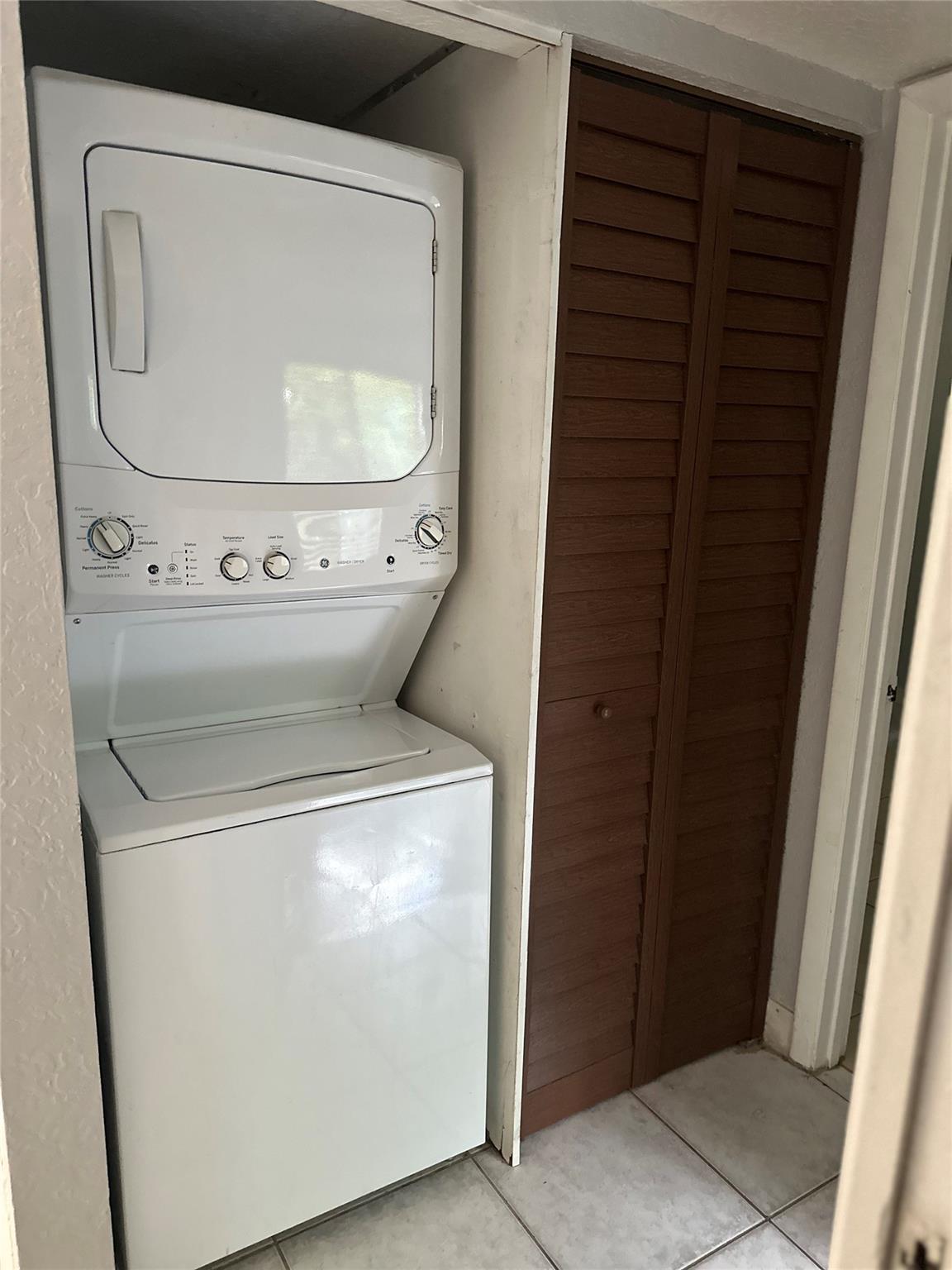 Castlewood 71-37 B - Residential Lease