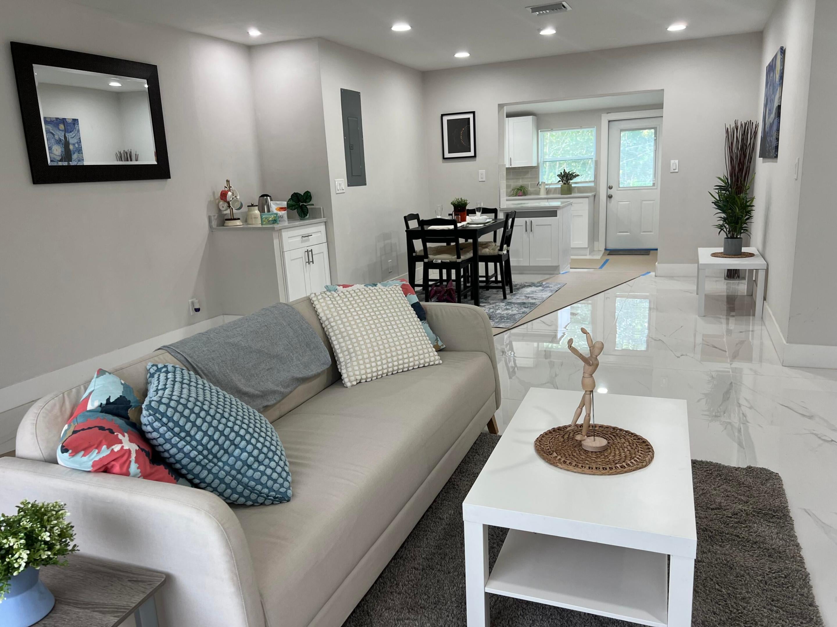 1101 NW 21ST Street