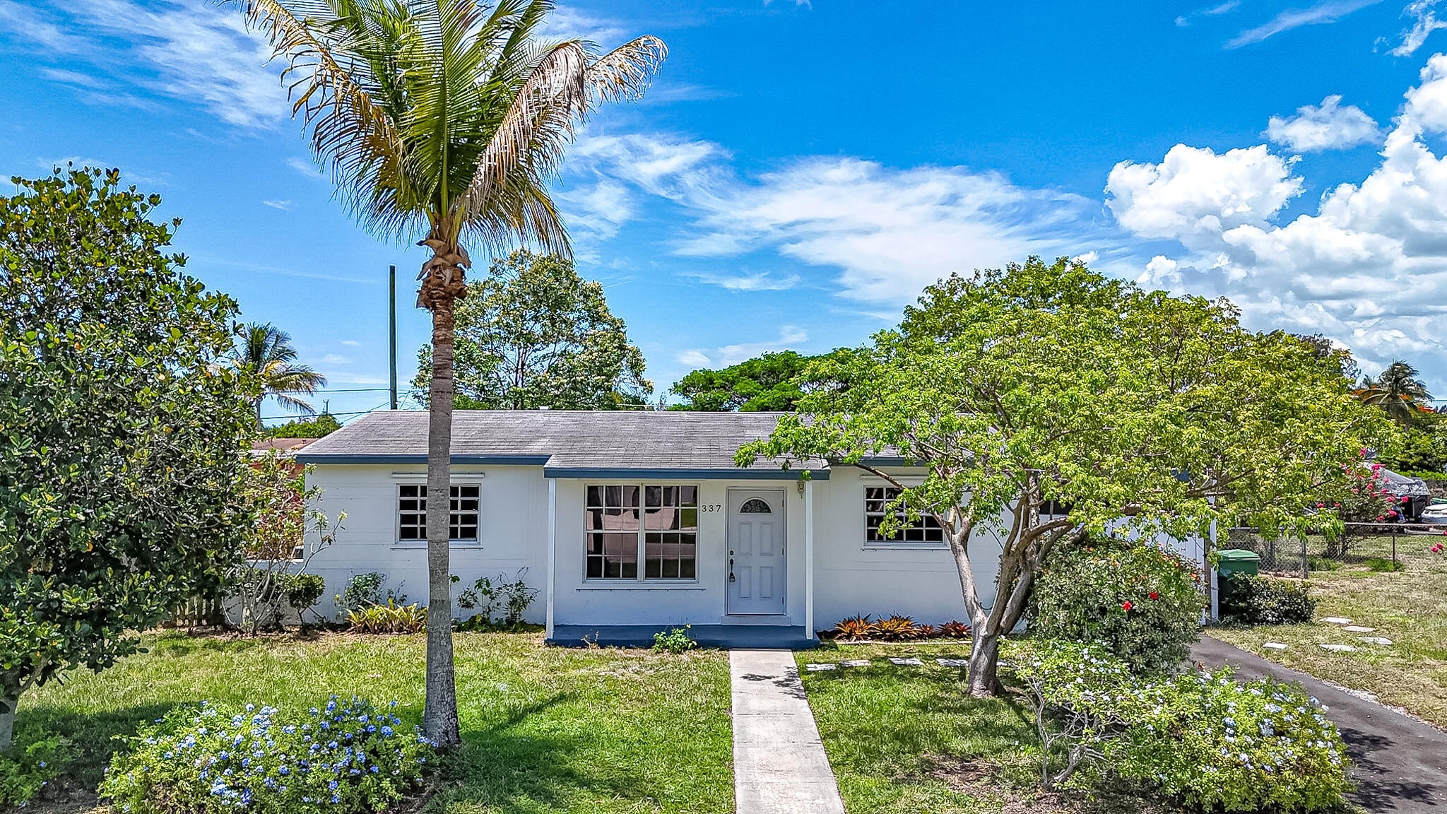 337 Mid Pines Road, Palm Springs FL 33461
