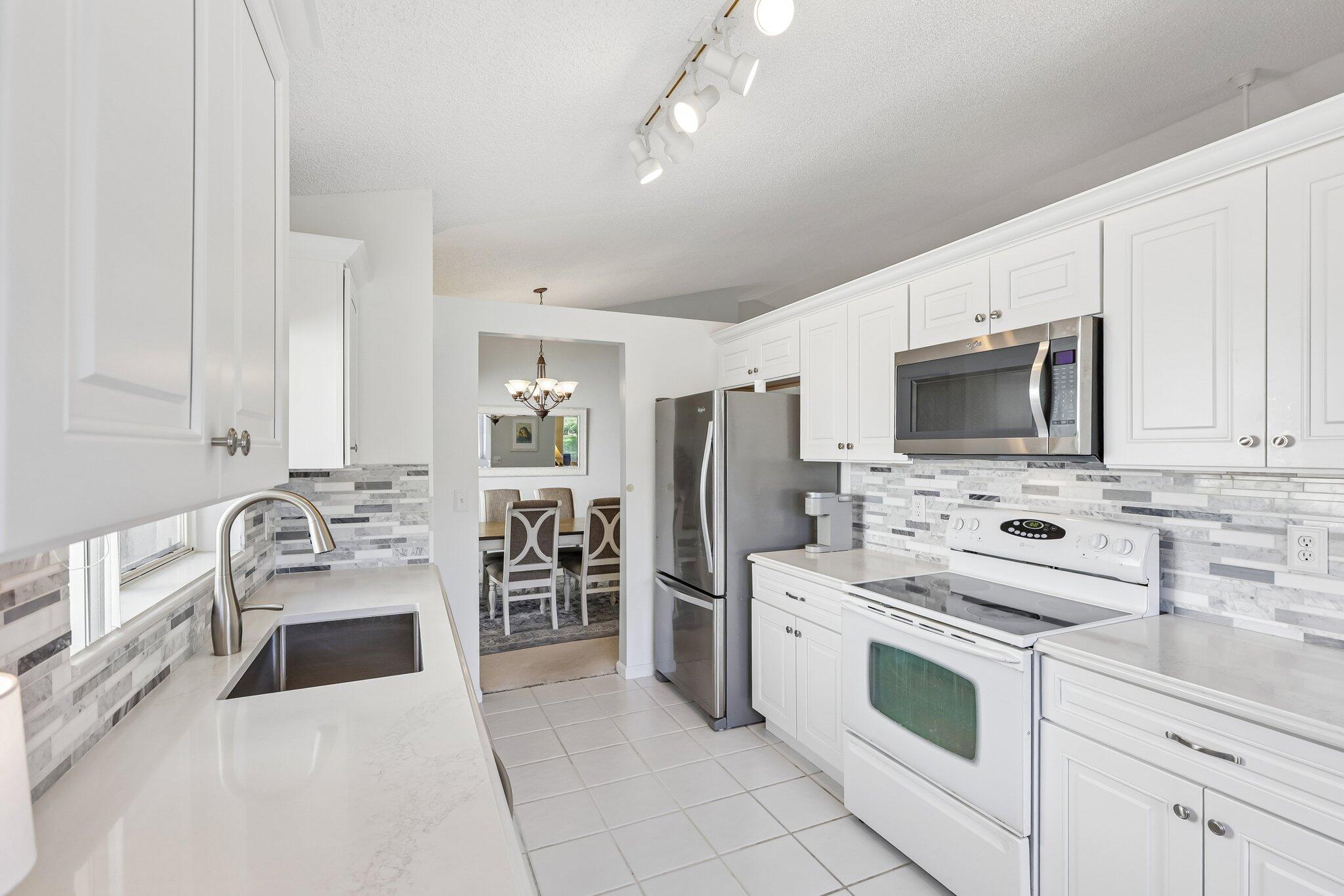 BRIDGEWATER AT PLANTATION - Residential