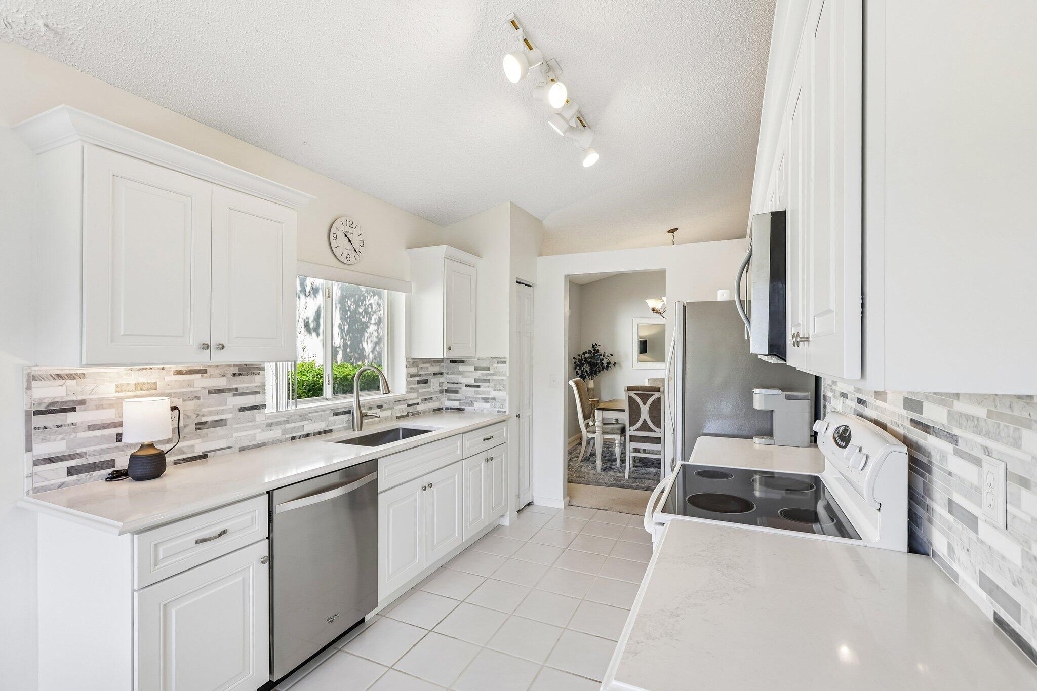 BRIDGEWATER AT PLANTATION - Residential