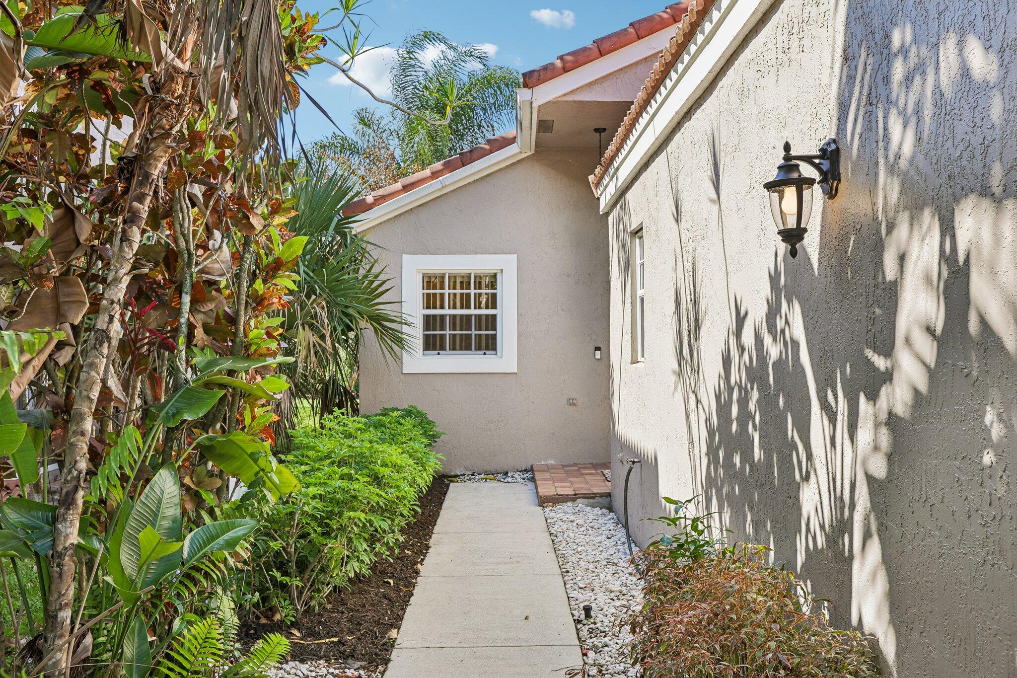 BRIDGEWATER AT PLANTATION - Residential