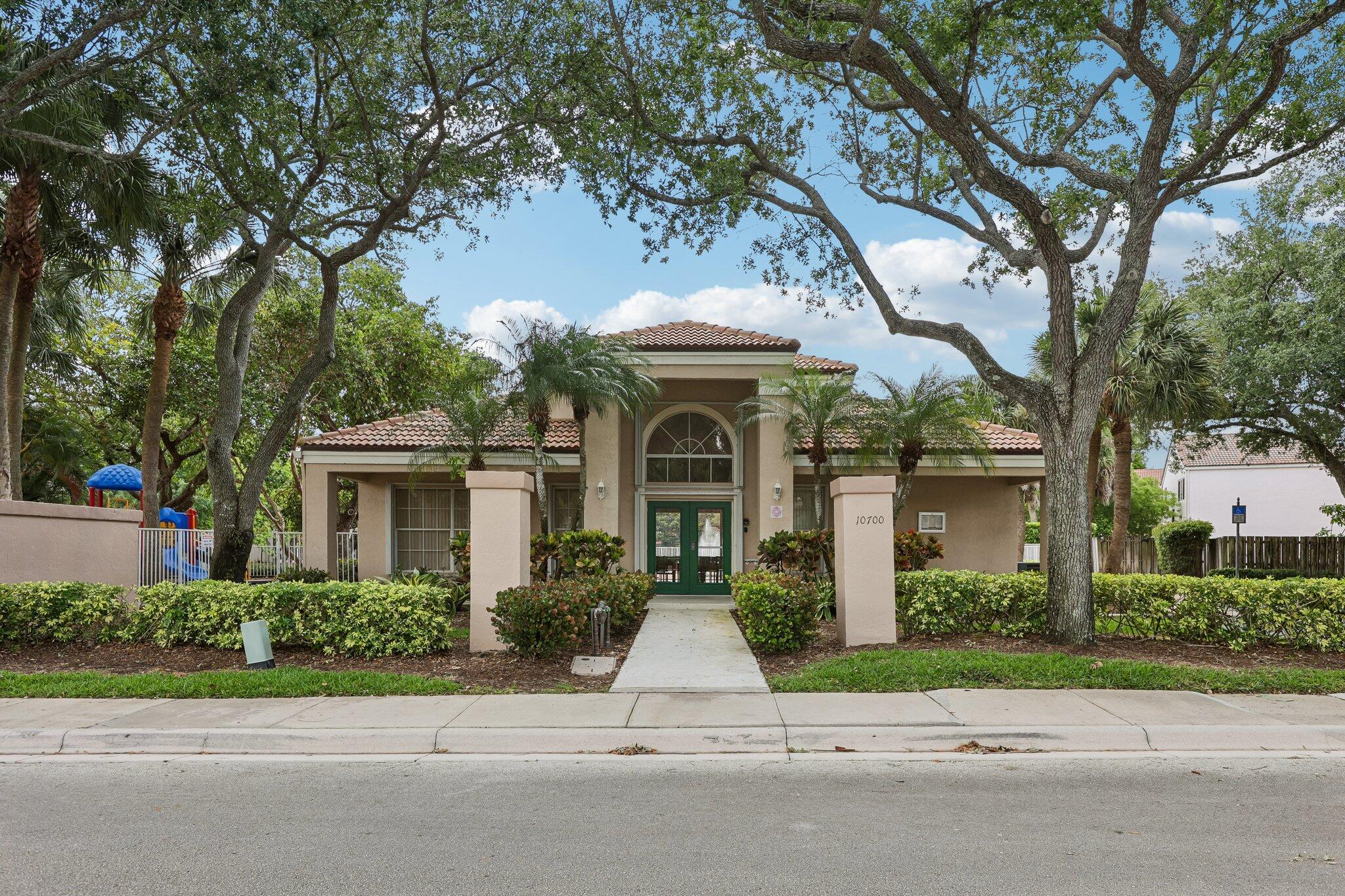 BRIDGEWATER AT PLANTATION - Residential