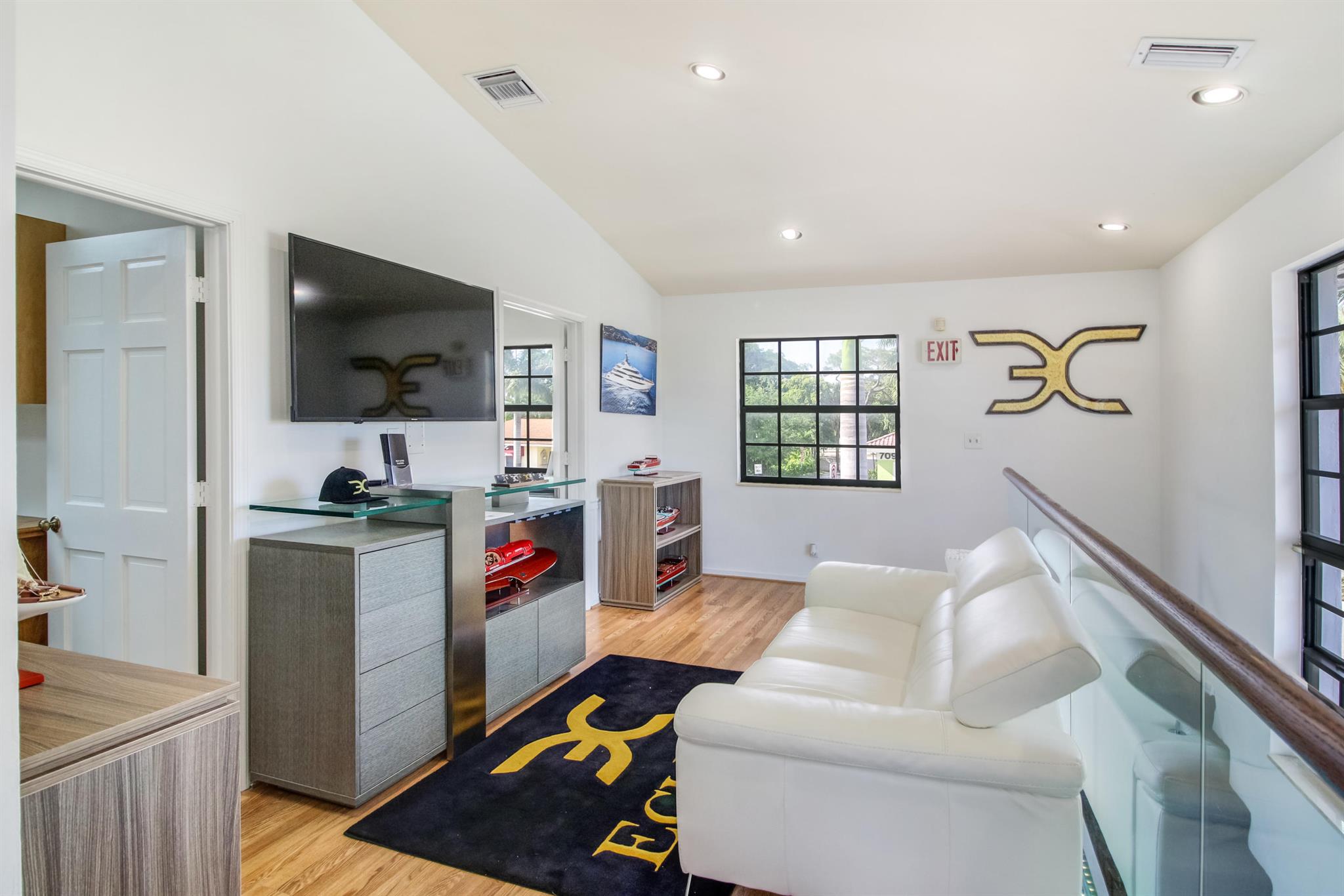 710 E Hillsboro Boulevard 1
