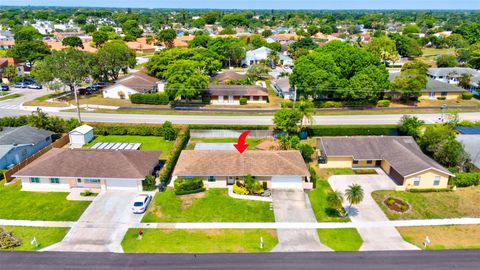 Single Family Residence in Wellington FL 1441 Wyndcliff Dr Dr 35.jpg