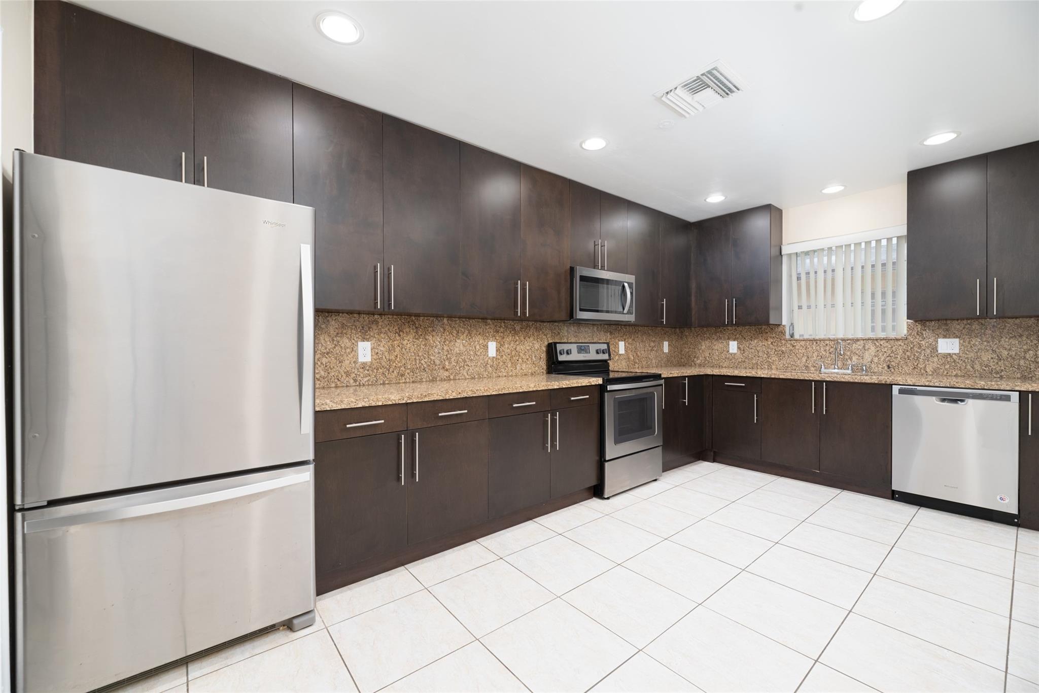 Completely renovated and move-in ready! This beautiful unit features sleek stainless steel appliances, spacious bedrooms, and a comfortable living area perfect for relaxing or entertaining. Located in the desirable Hollywood Hills, you're just minutes from shopping, top-rated schools, and major hospitals. Pet-friendly with no breed restrictions and no HOA hassles! Fast and easy application process—get approved in just 24–48 hours. Easy to show—schedule your tour today!