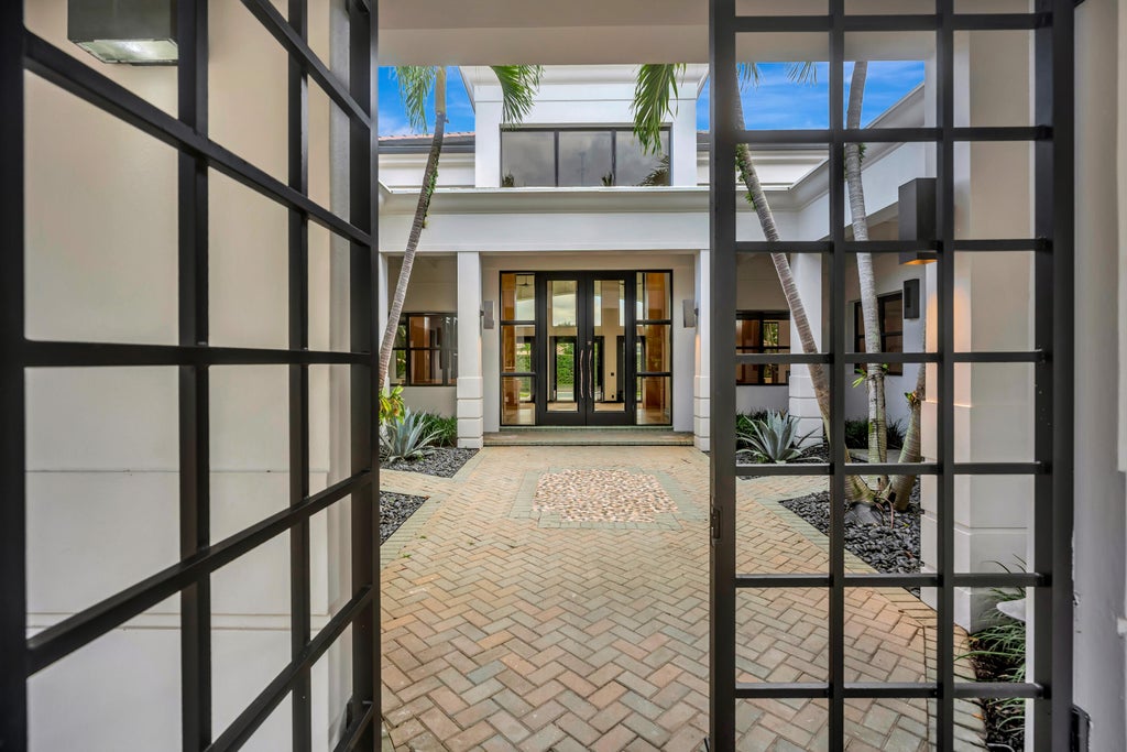 Photo of 414 Mariner Drive, Jupiter, FL 33477 (MLS # B26085353)