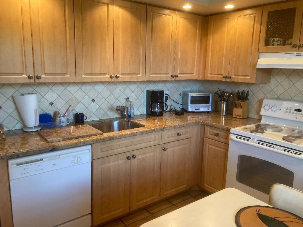 Photo of 565 Oaks Lane #410, Pompano Beach, FL 33069 (MLS # F10404323)