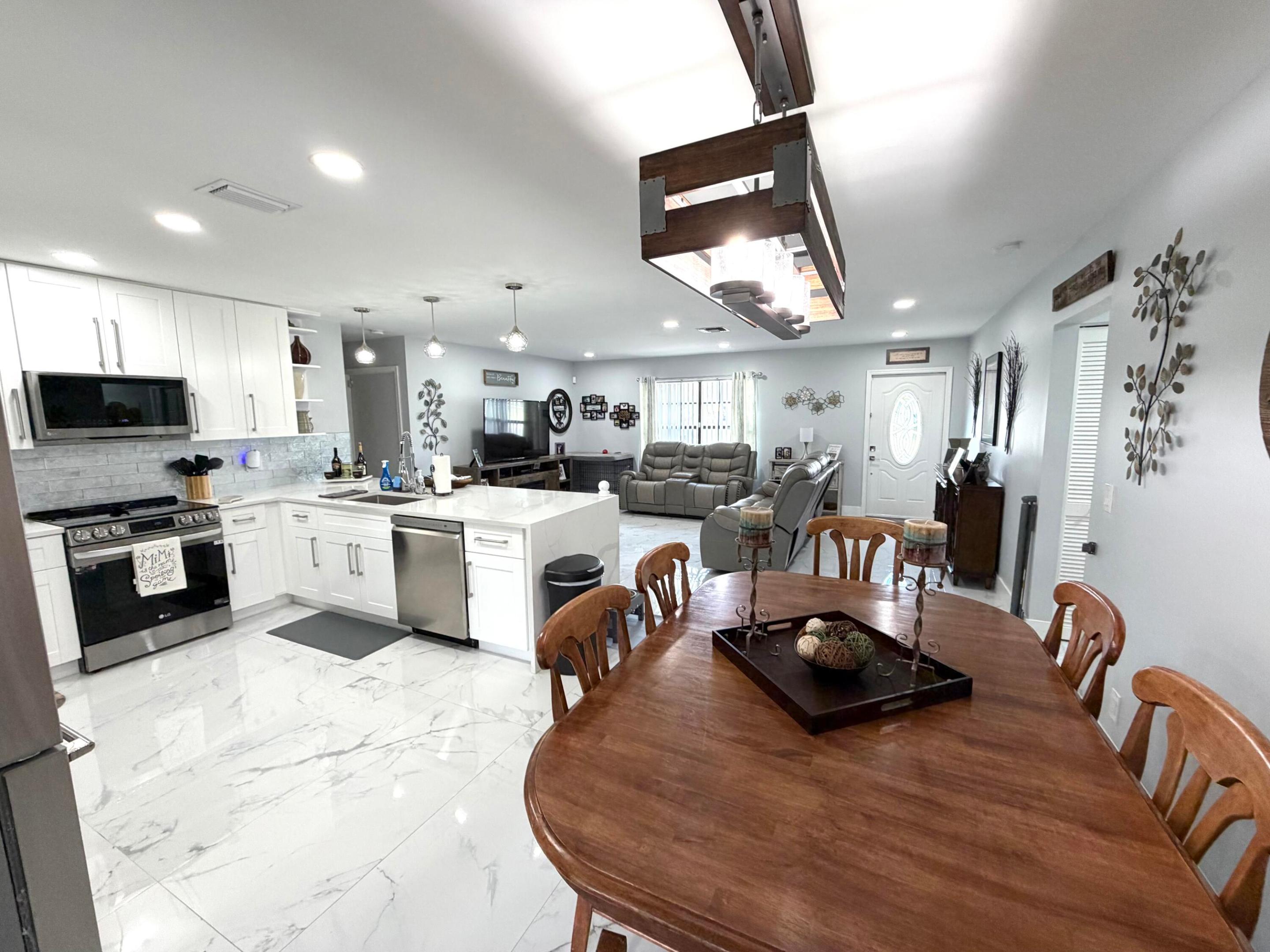 357 Las Palmas Street