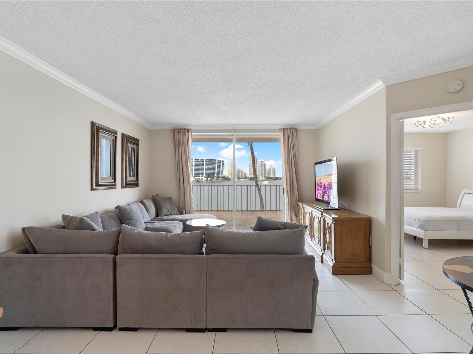 LES PELICANS CONDO - Residential