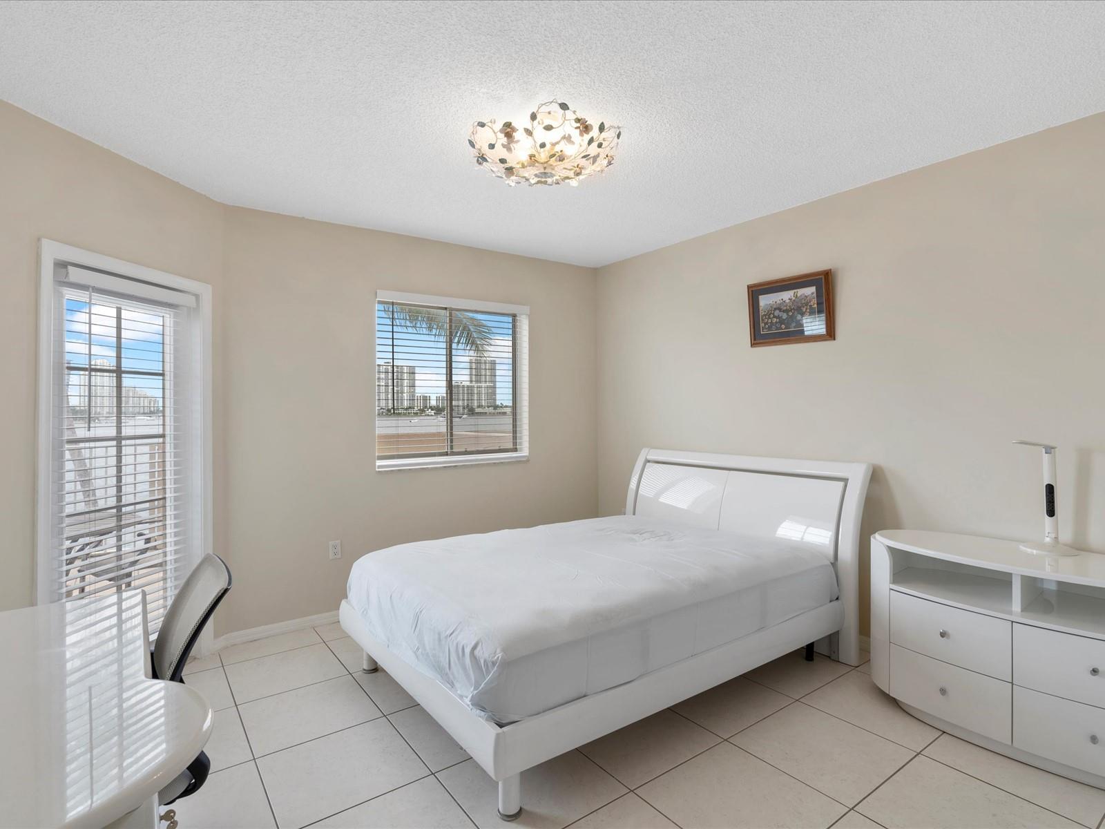 LES PELICANS CONDO - Residential