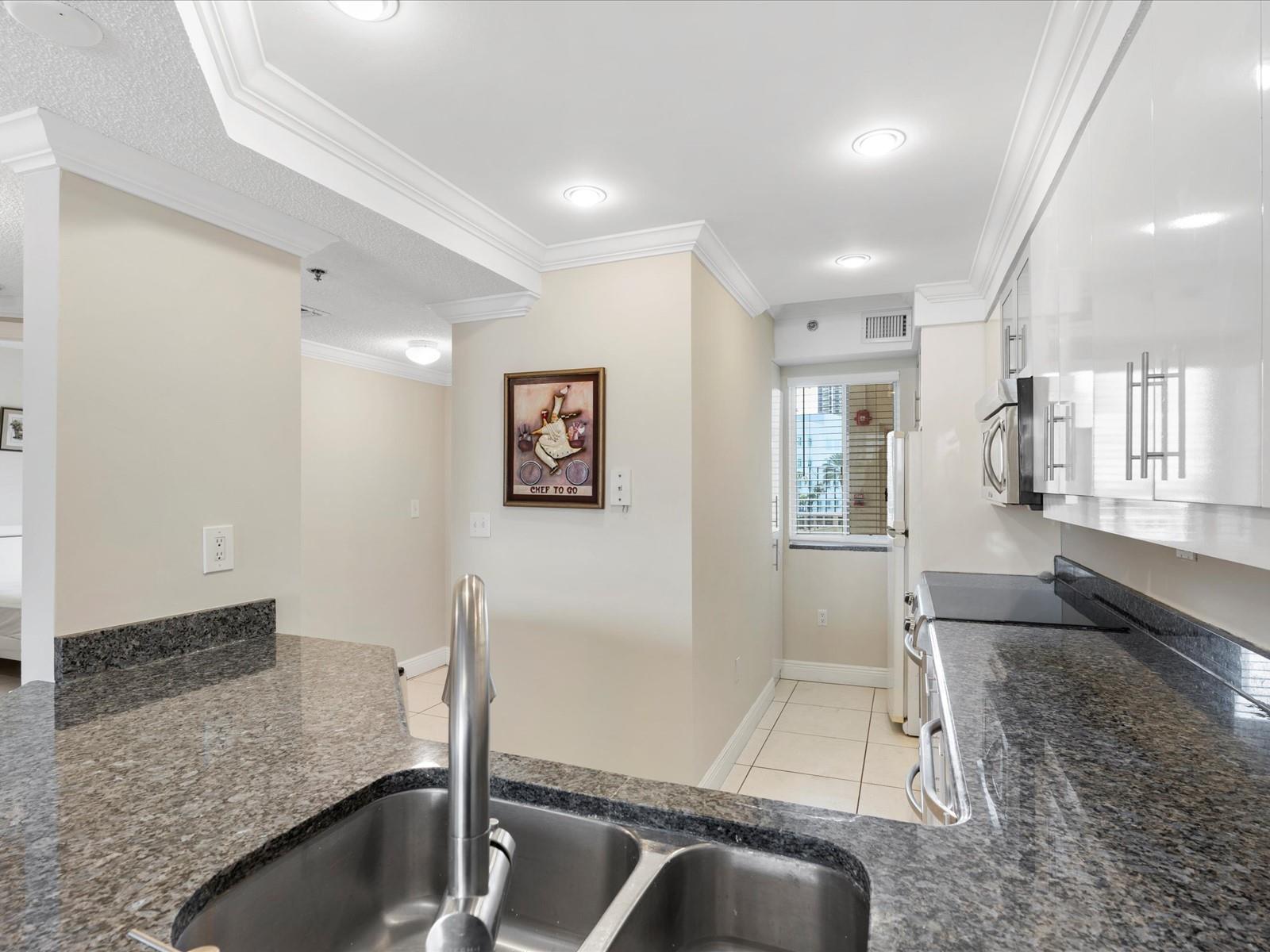 LES PELICANS CONDO - Residential