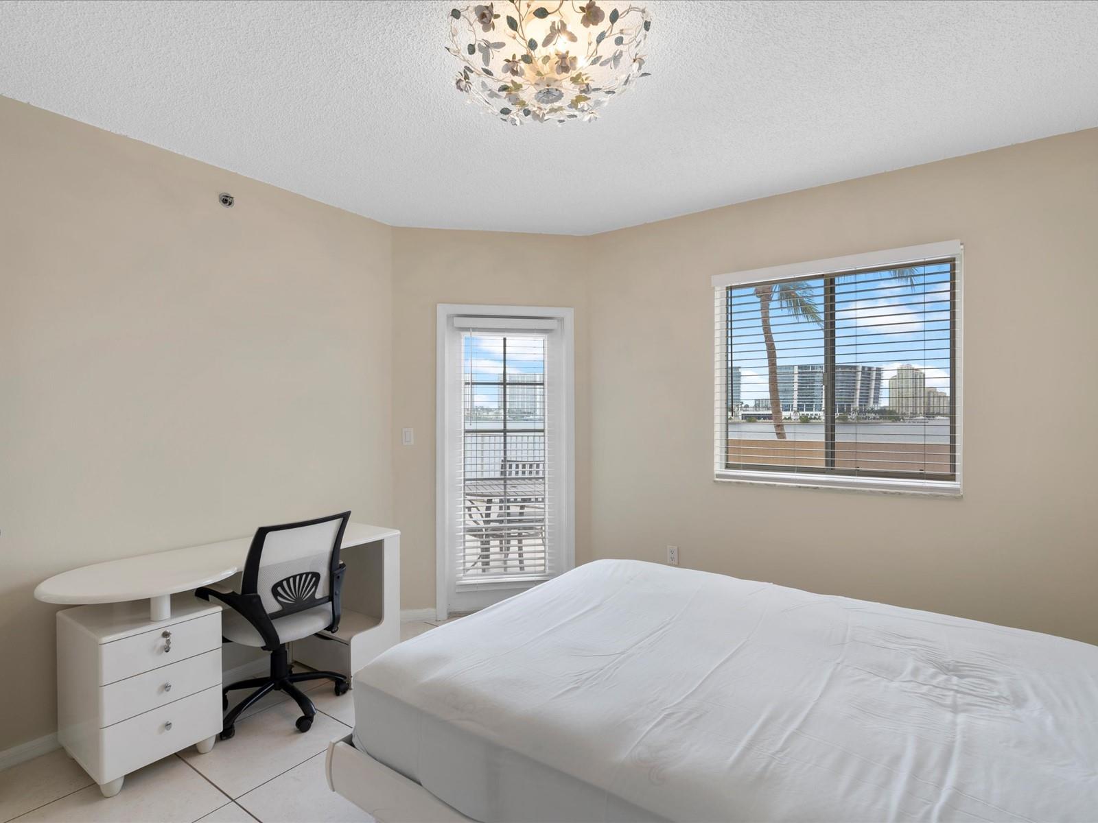 LES PELICANS CONDO - Residential