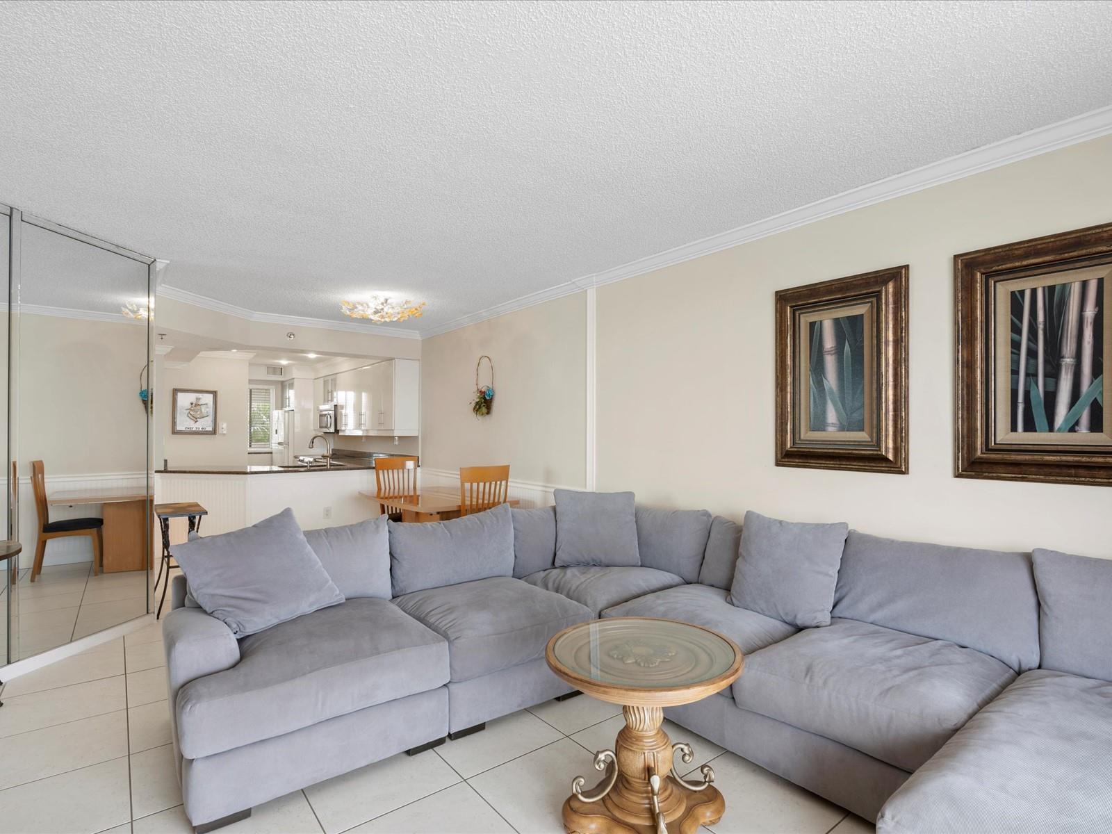 LES PELICANS CONDO - Residential