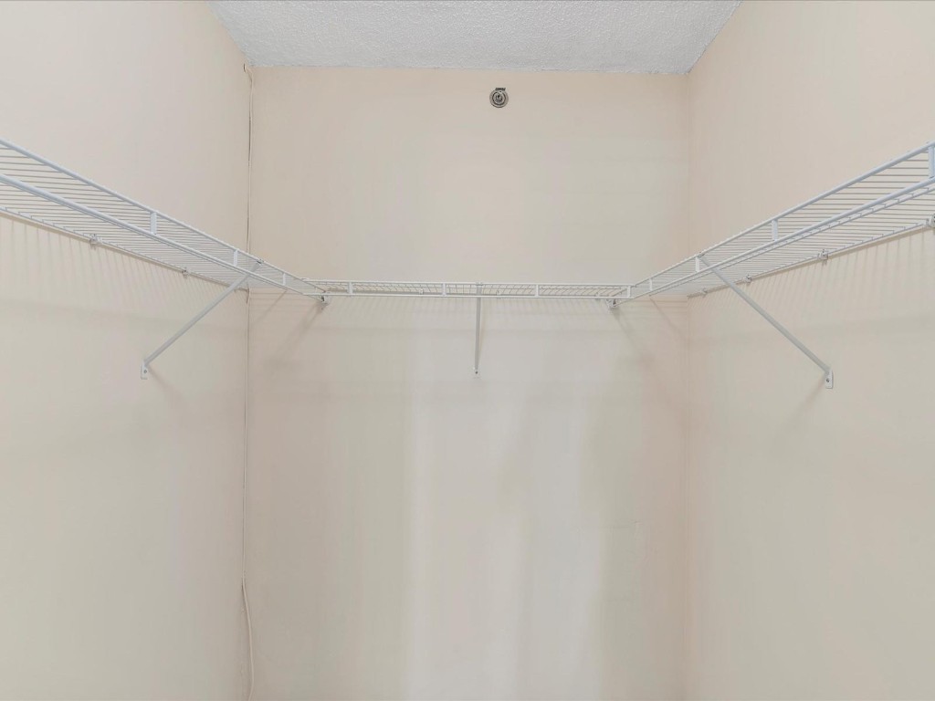 LES PELICANS CONDO - Residential