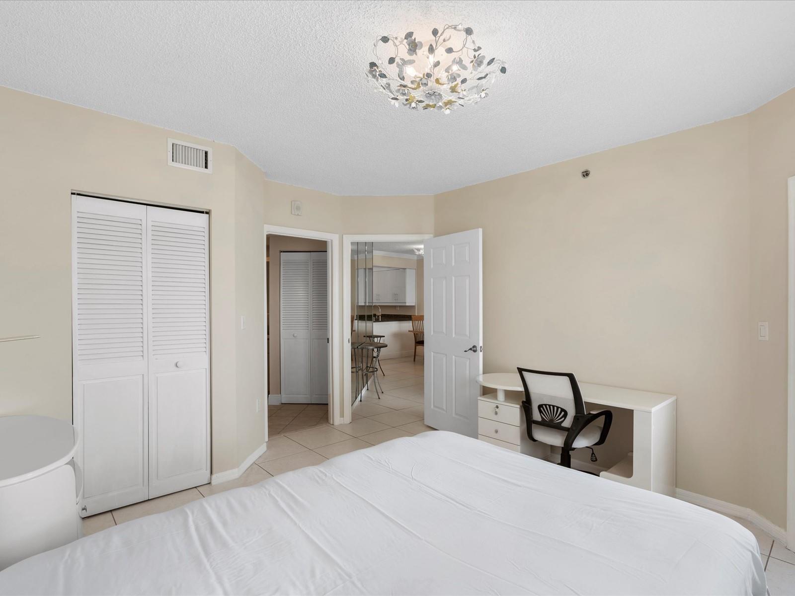 LES PELICANS CONDO - Residential