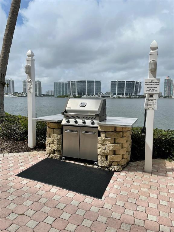LES PELICANS CONDO - Residential
