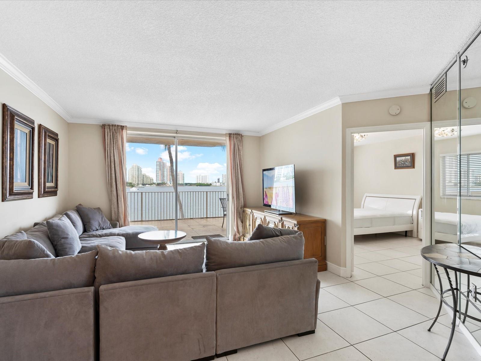 LES PELICANS CONDO - Residential