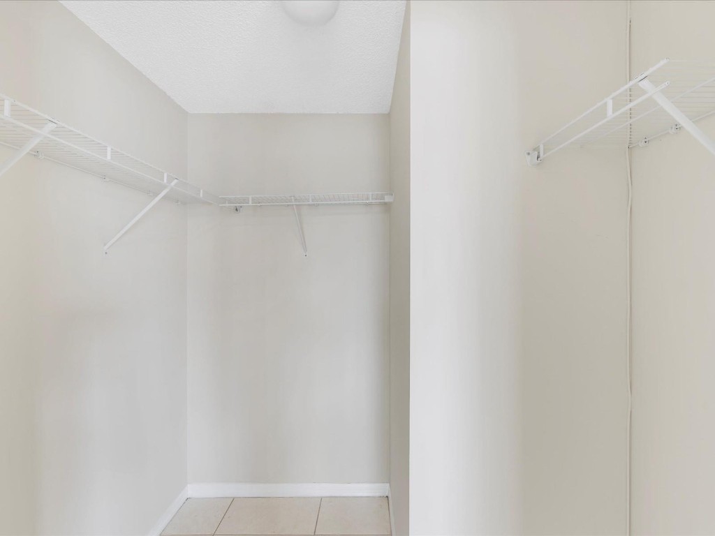 LES PELICANS CONDO - Residential