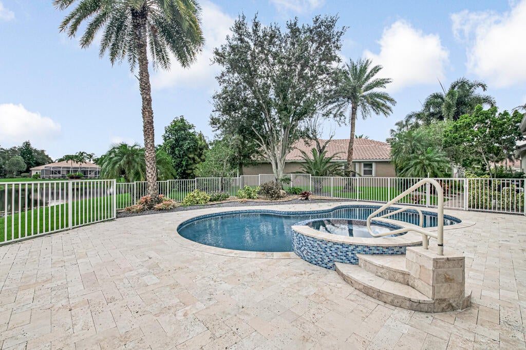 6525 MURANO Way