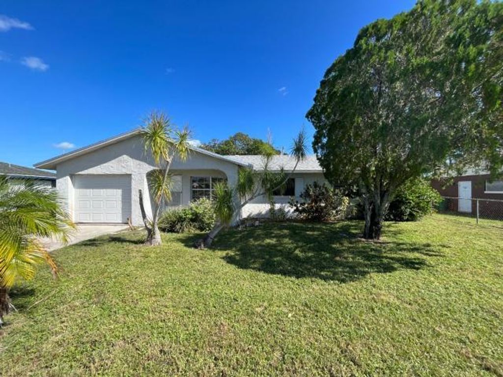Photo of 114 Camelot Drive, Fort Pierce, FL 34946 (MLS # R10933126)