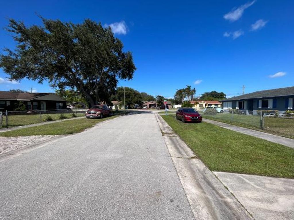 Photo of 114 Camelot Drive, Fort Pierce, FL 34946 (MLS # R10933126)