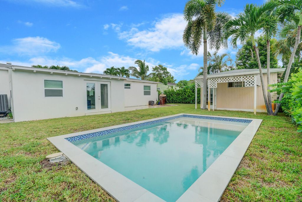 Photo of 340 Summa Street, West Palm Beach, FL 33405 (MLS # B26041578)