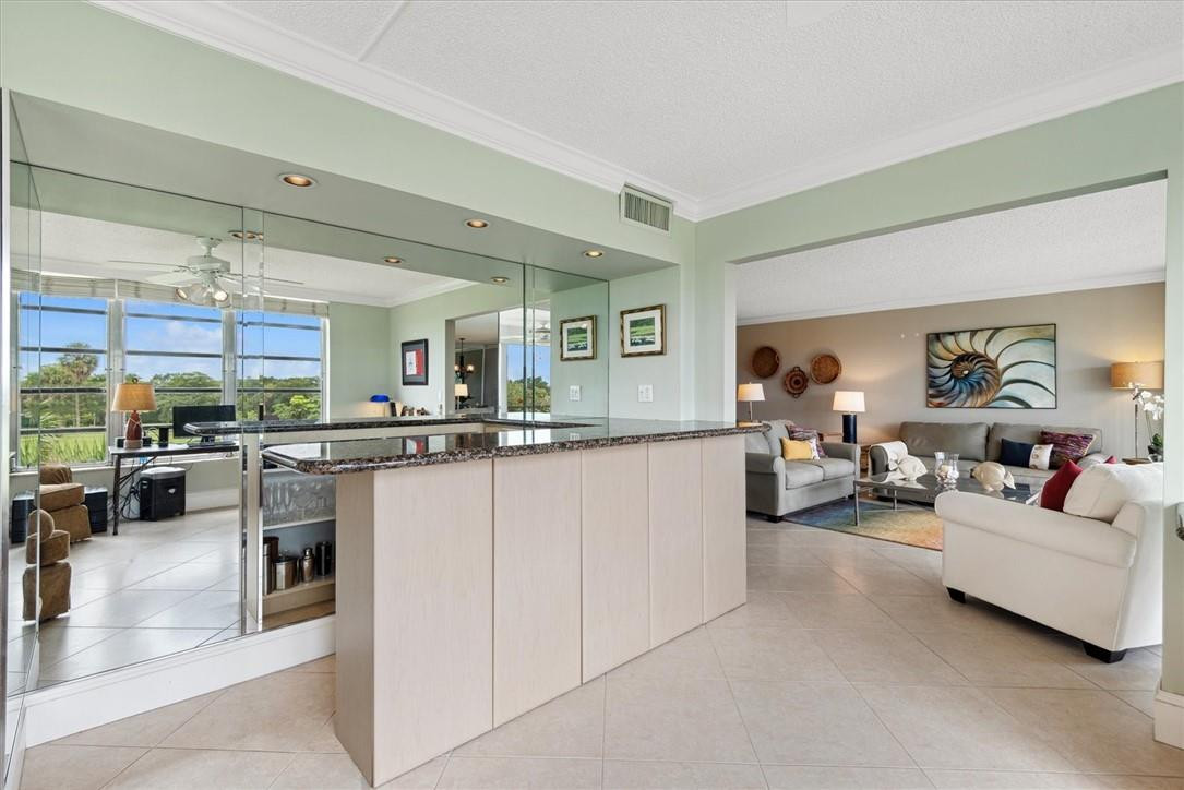 PALM AIRE COUNTRY CLUB - Residential
