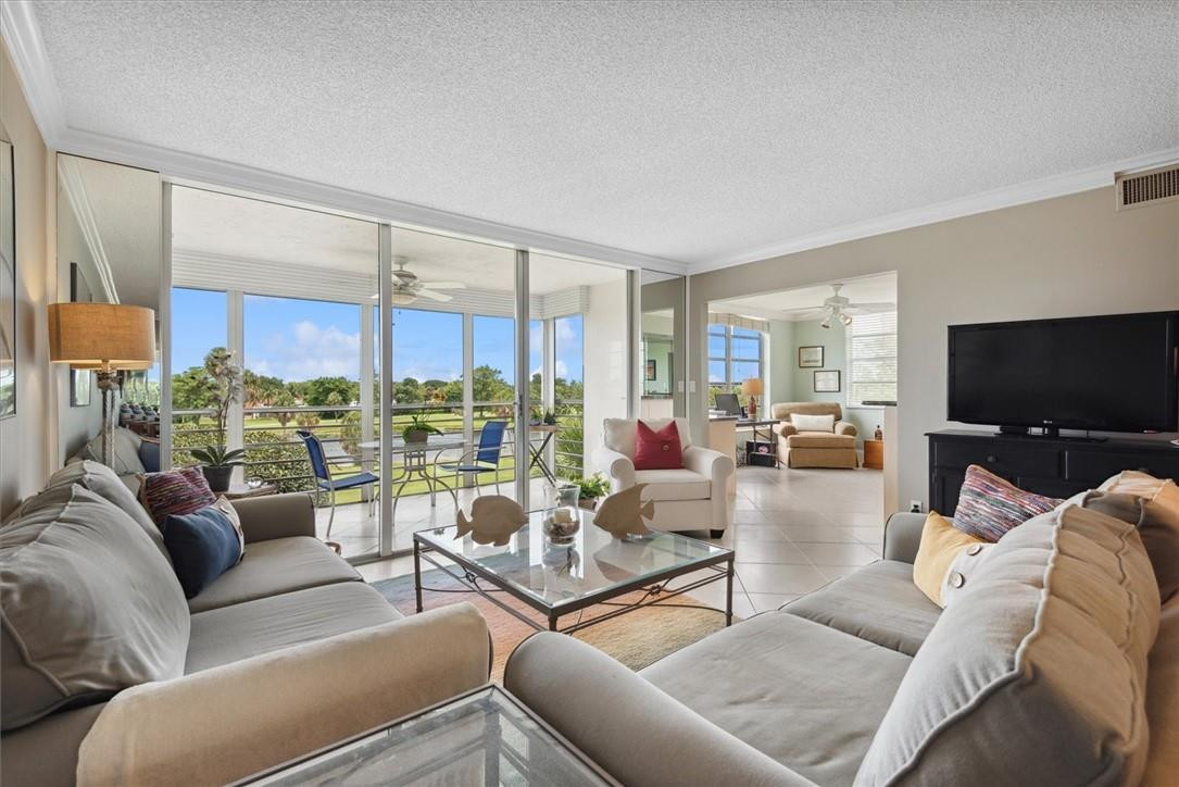 PALM AIRE COUNTRY CLUB - Residential