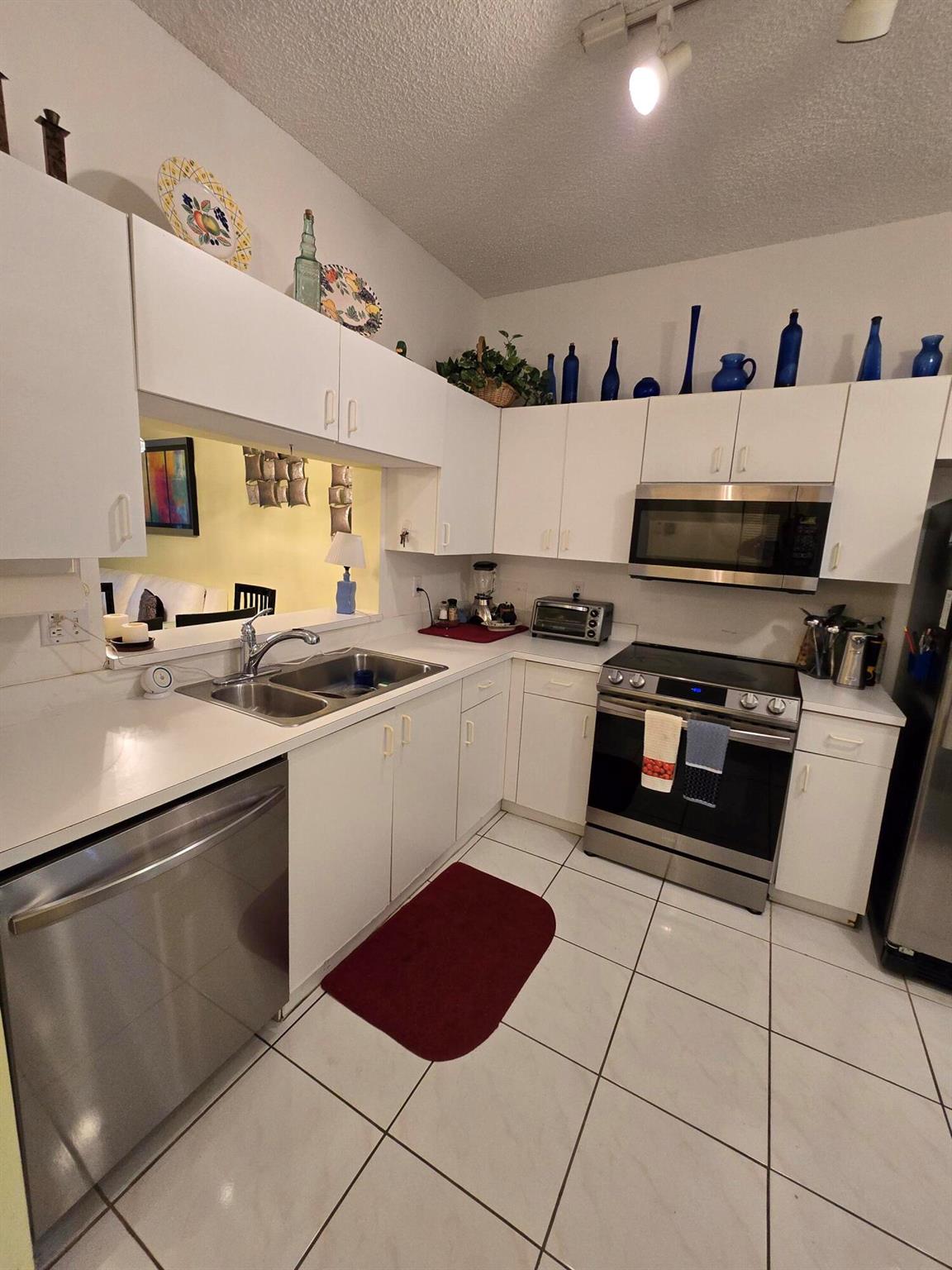 TERRACE HOMES AT BANYAN S - Residential