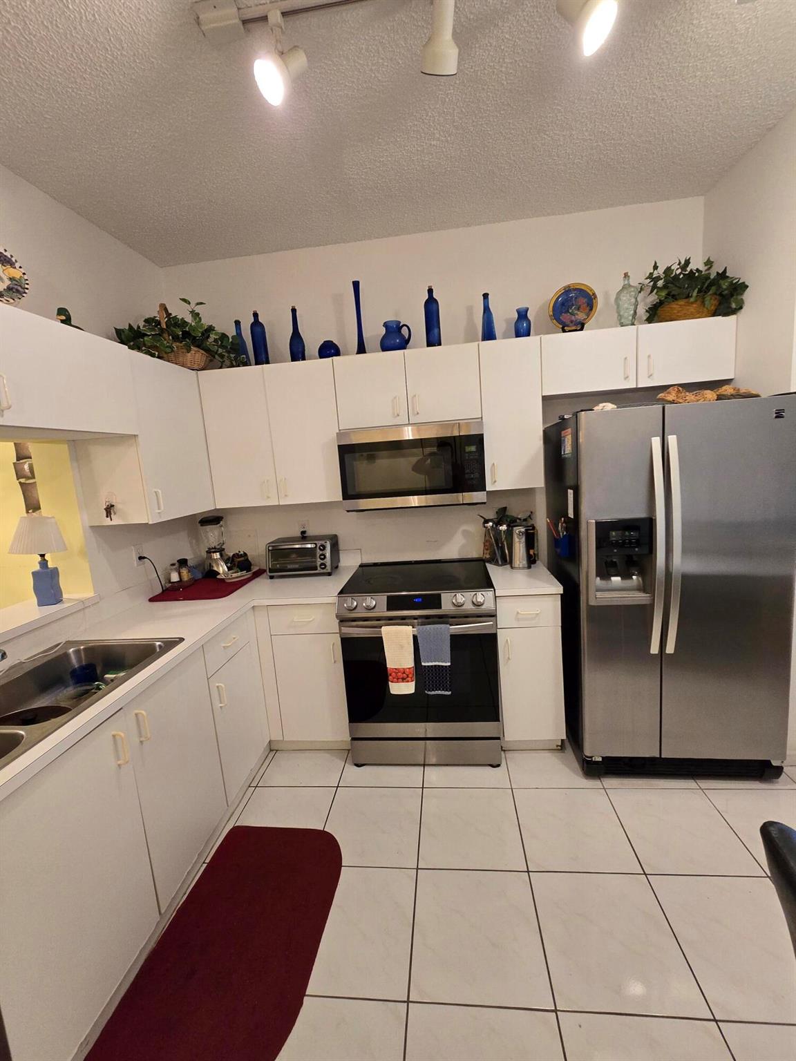 TERRACE HOMES AT BANYAN S - Residential