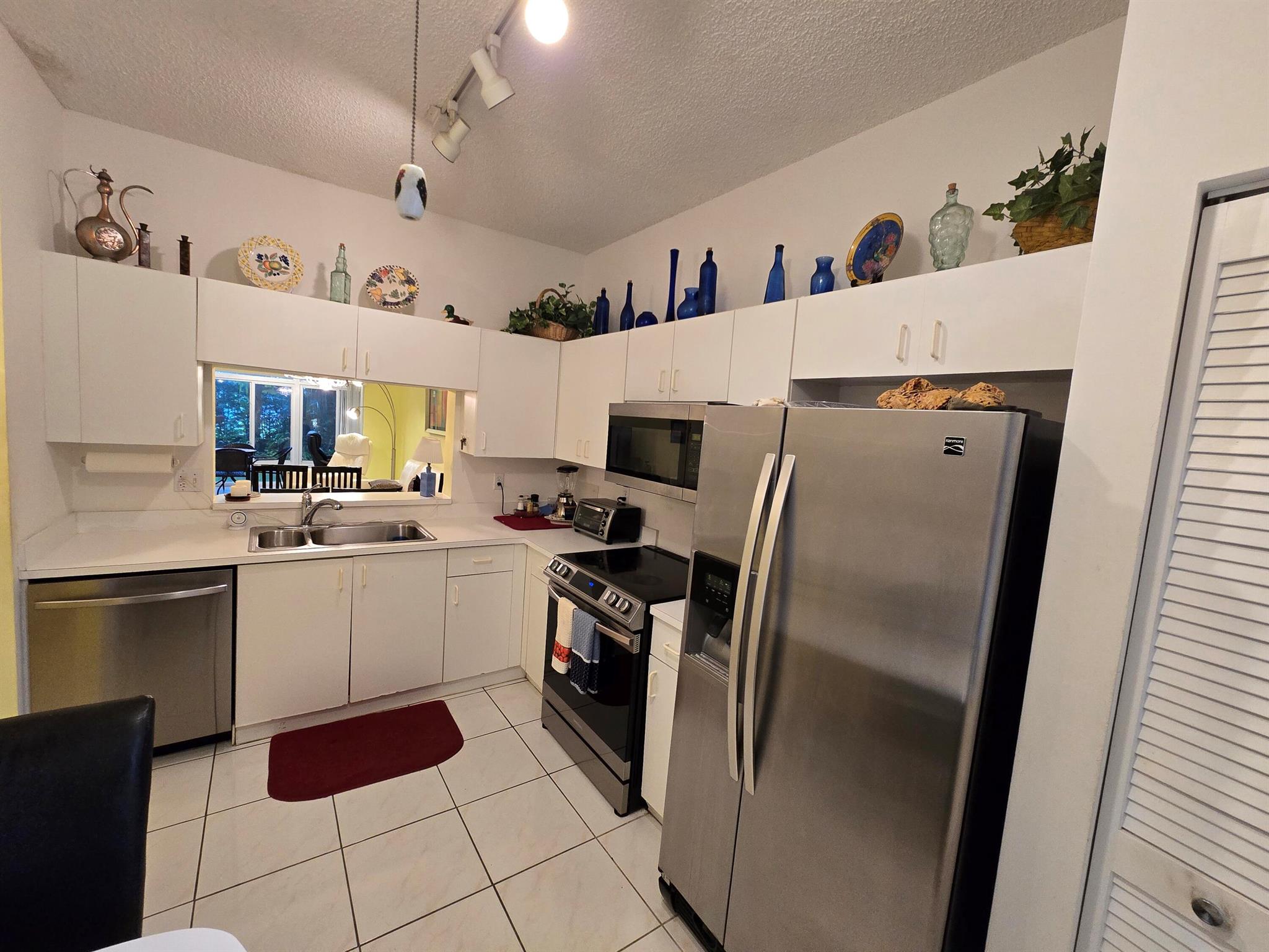 TERRACE HOMES AT BANYAN S - Residential