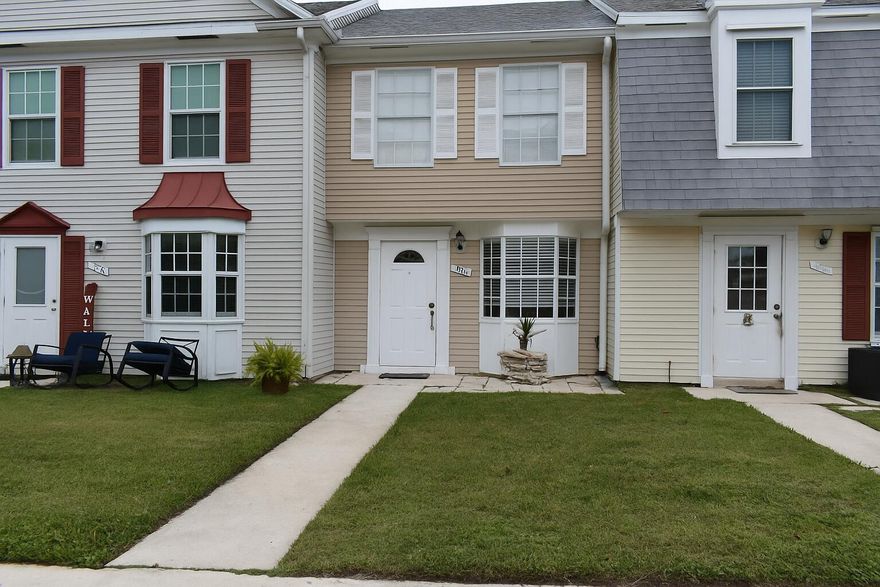 Beautifully updated 2BR/2BA townhome in the heart of Jupiter! Minutes from top schools, shopping, dining & the beach. Features brand-new kitchen & laundry appliances. Enjoy a fenced yard with screened patio & BBQ area. The kitchen offers granite counters, stainless appliances & breakfast nook overlooking a manicured yard. Upstairs, both bedrooms include elegant updated marble bathrooms. Conveniently located near I-95, Turnpike & PBI. Pet-friendly and move-in ready!