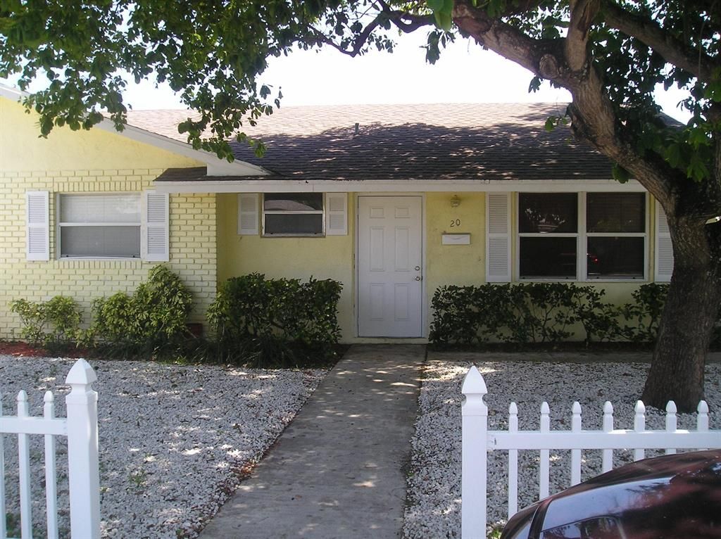 Photo of 20 SE 2nd Street St, Delray Beach, FL 33444 (MLS # R10835735)