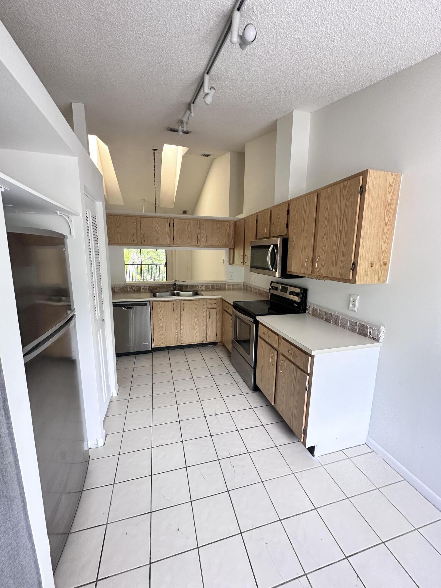 HARBOUR POINTE AT RIVER BRIDGE CONDO - Residential Lease