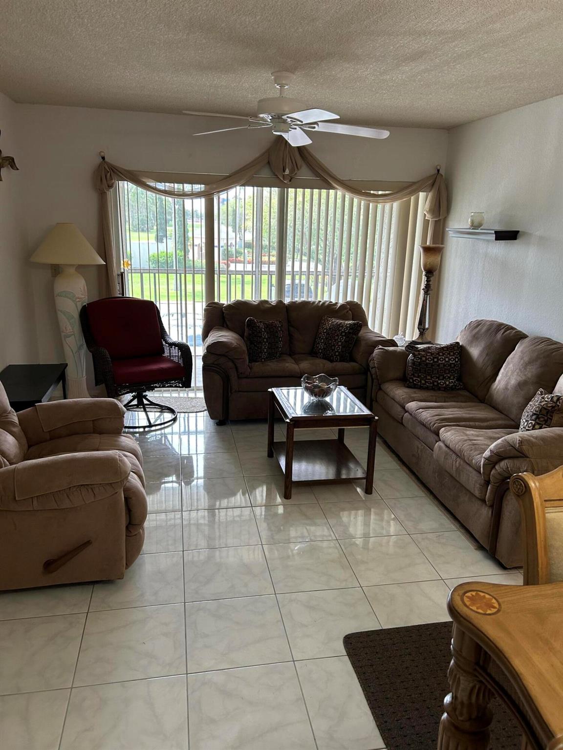 1500 SE Royal Green 201 Circle 201