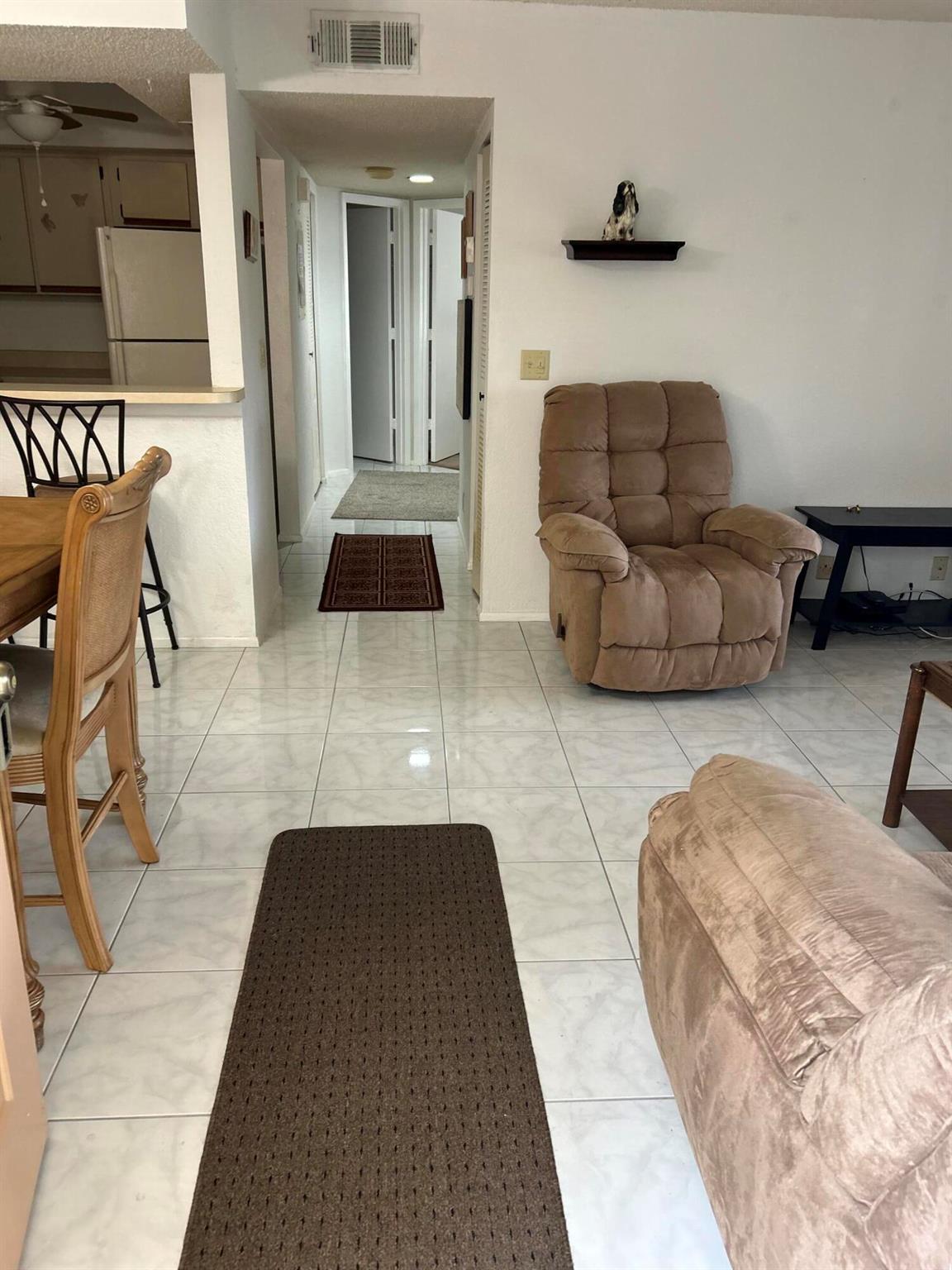 1500 SE Royal Green 201 Circle 201
