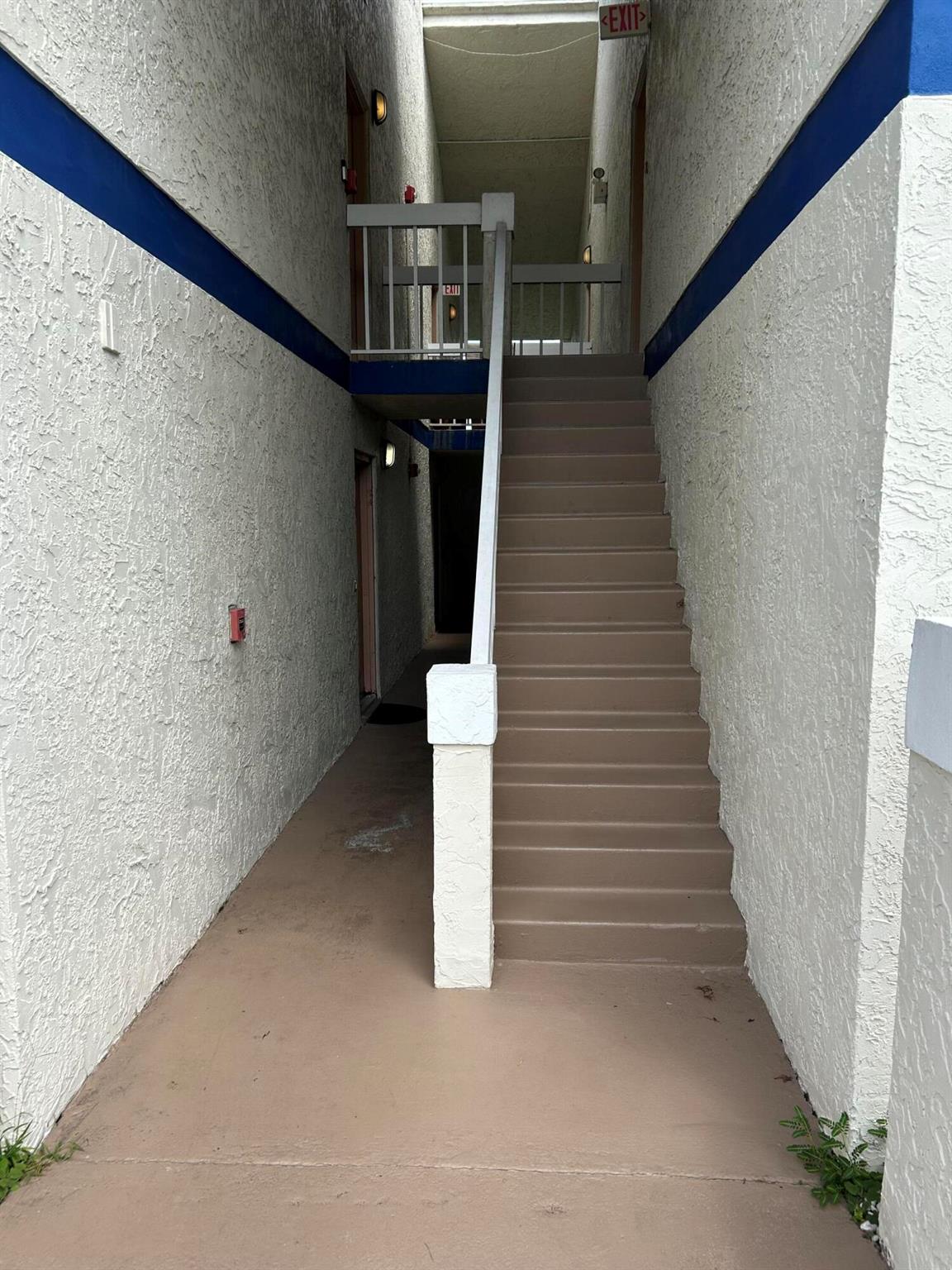 1500 SE Royal Green 201 Circle 201