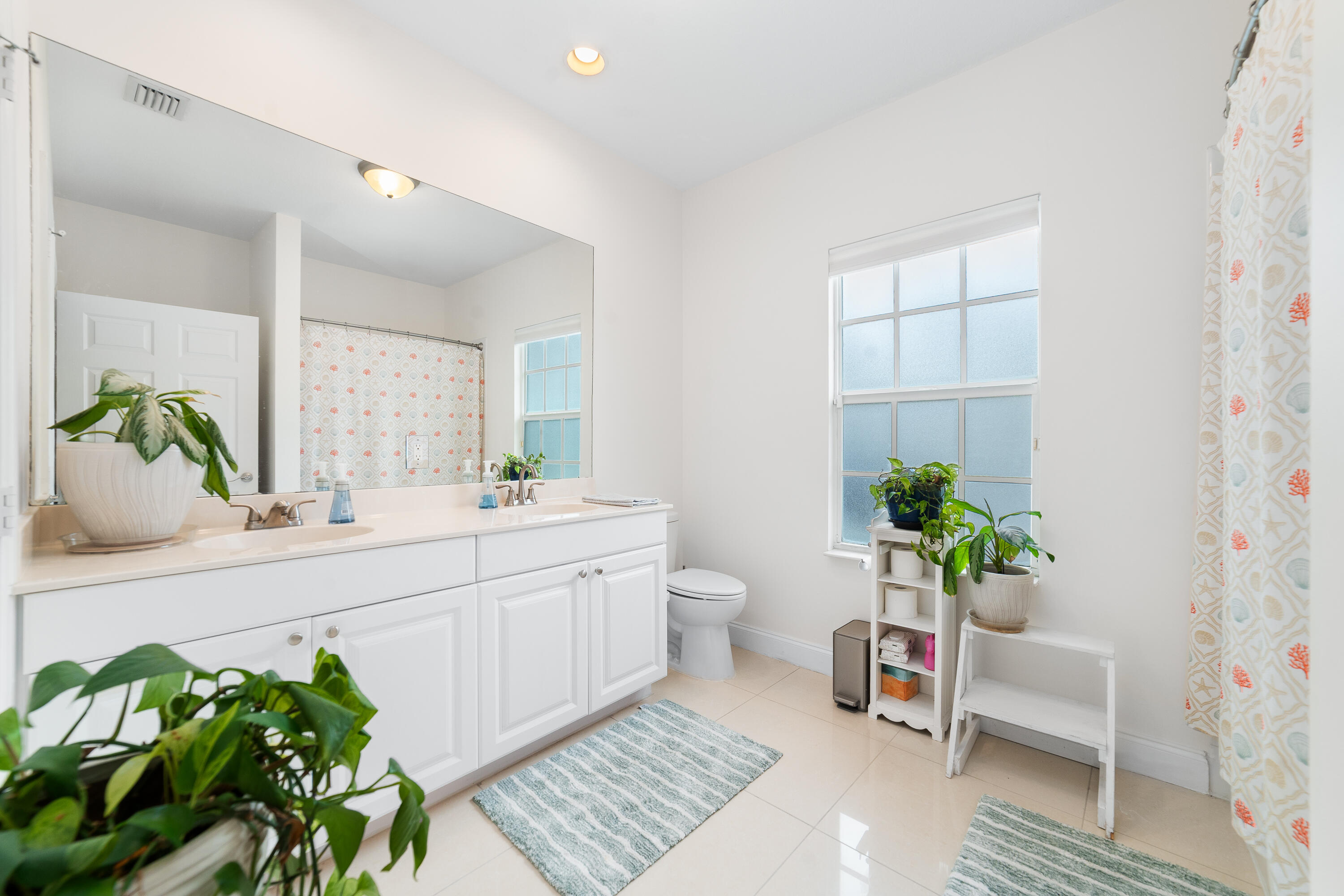 VILLA PALMS CONDO - Residential