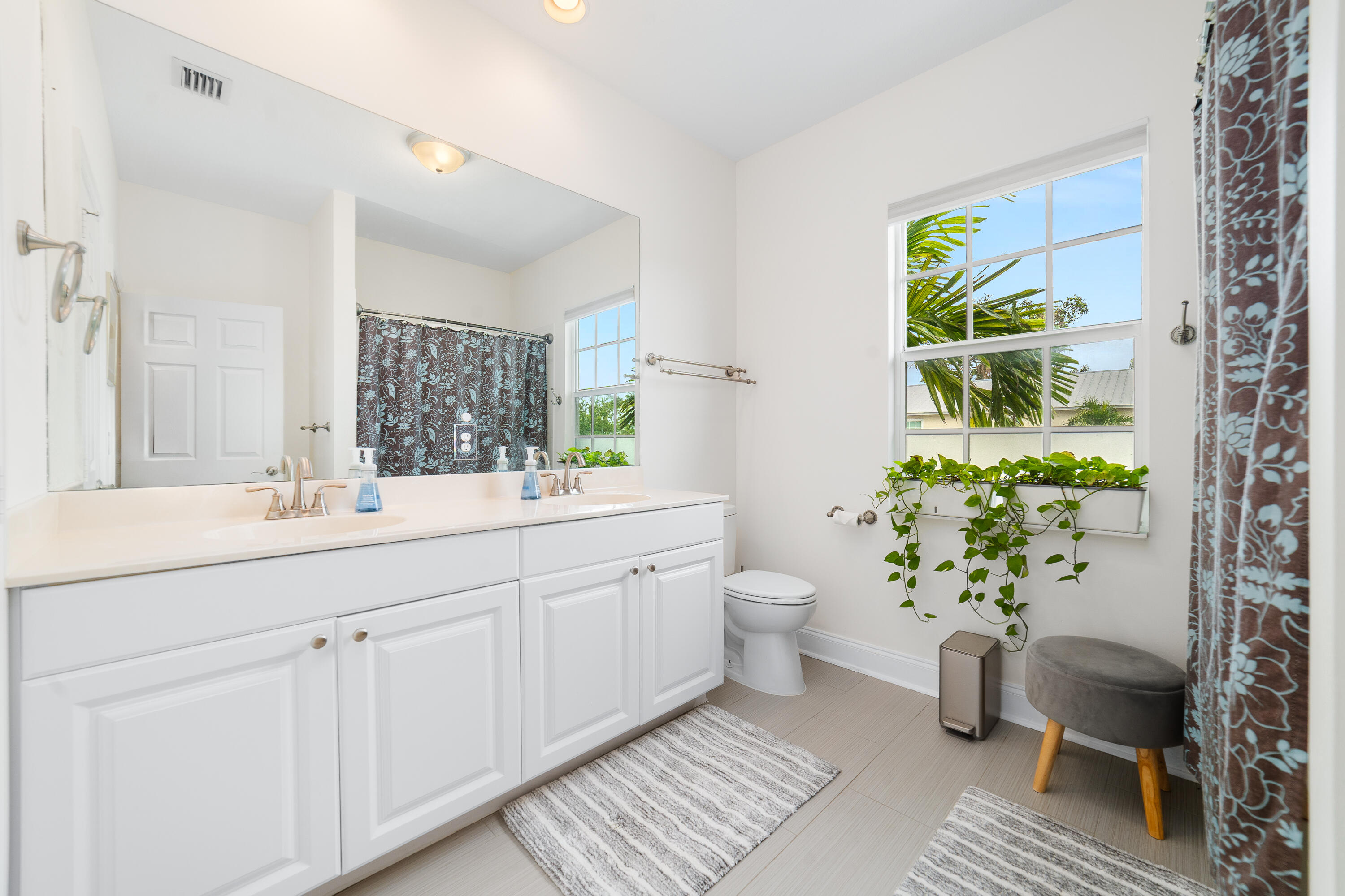 VILLA PALMS CONDO - Residential