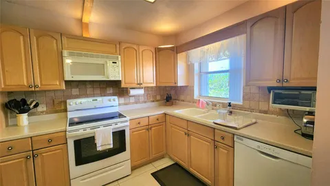 700 SE 6th Ave Unit 302, Deerfield Beach, FL MLS: F10502906