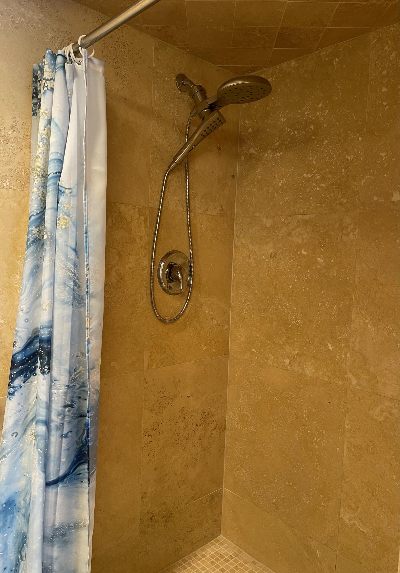 PORT DE MER CONDO - Residential Lease