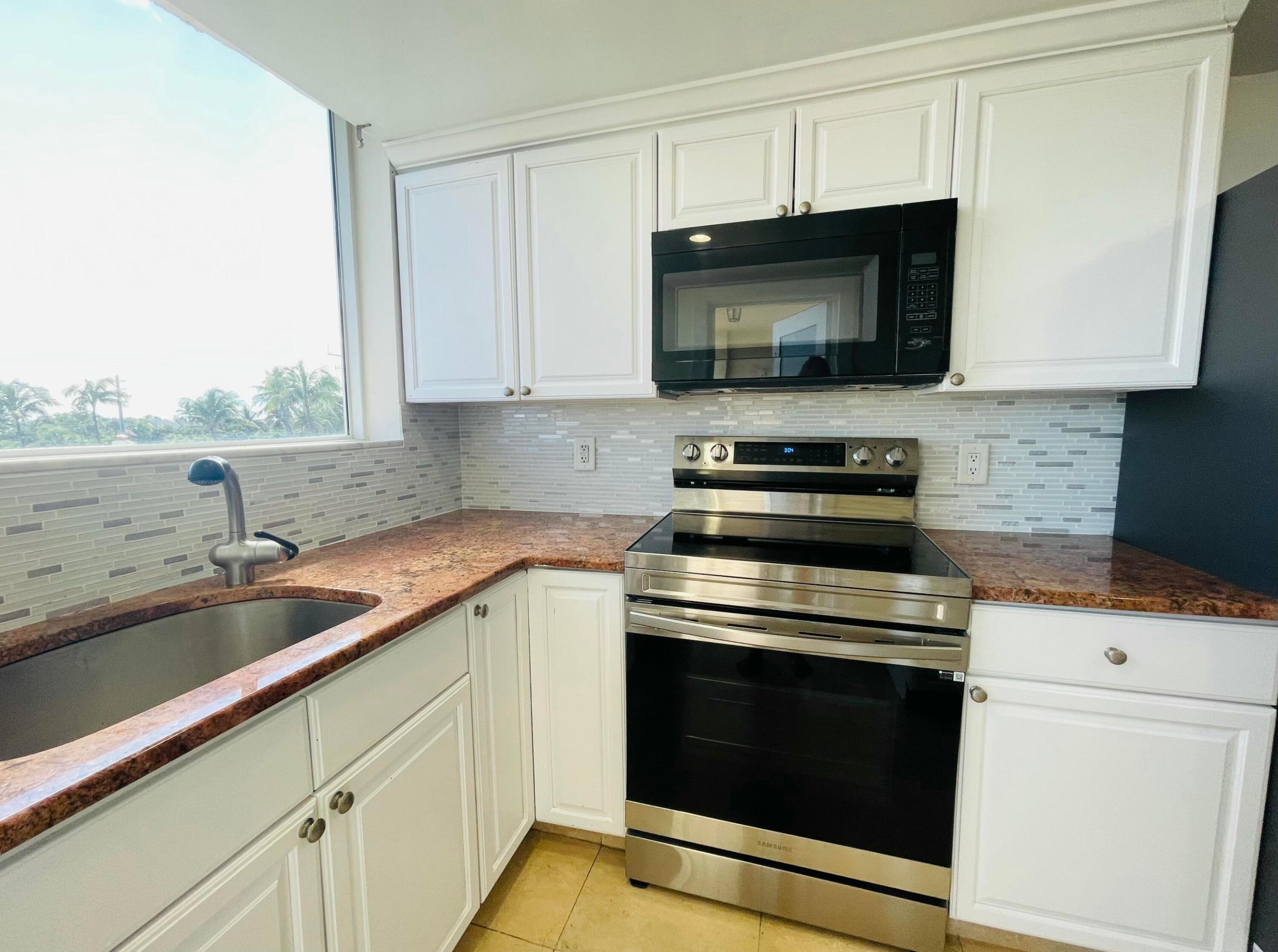 PORT DE MER CONDO - Residential Lease