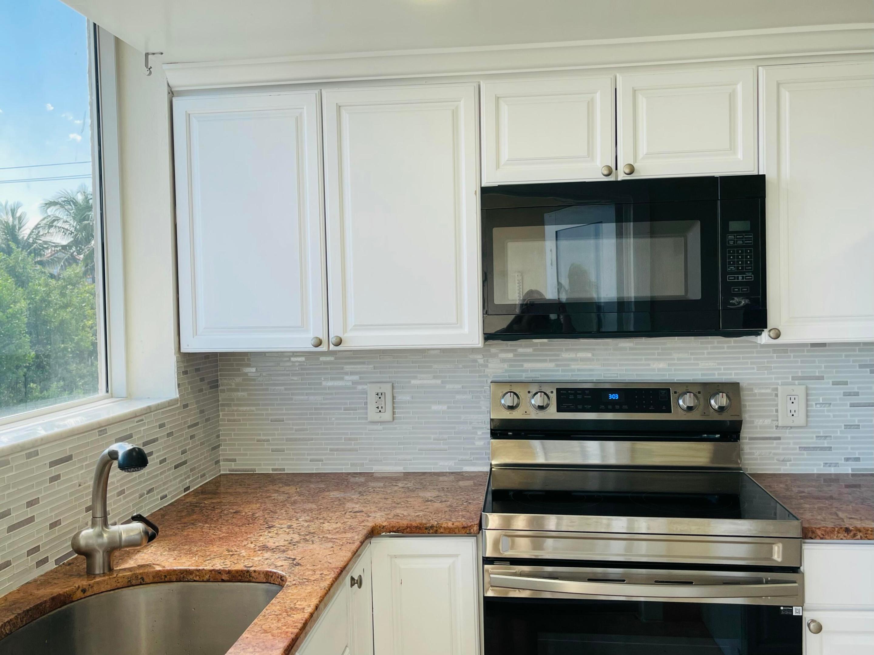 PORT DE MER CONDO - Residential Lease